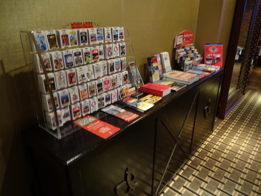 Auberge de jeunesse Broadway & *