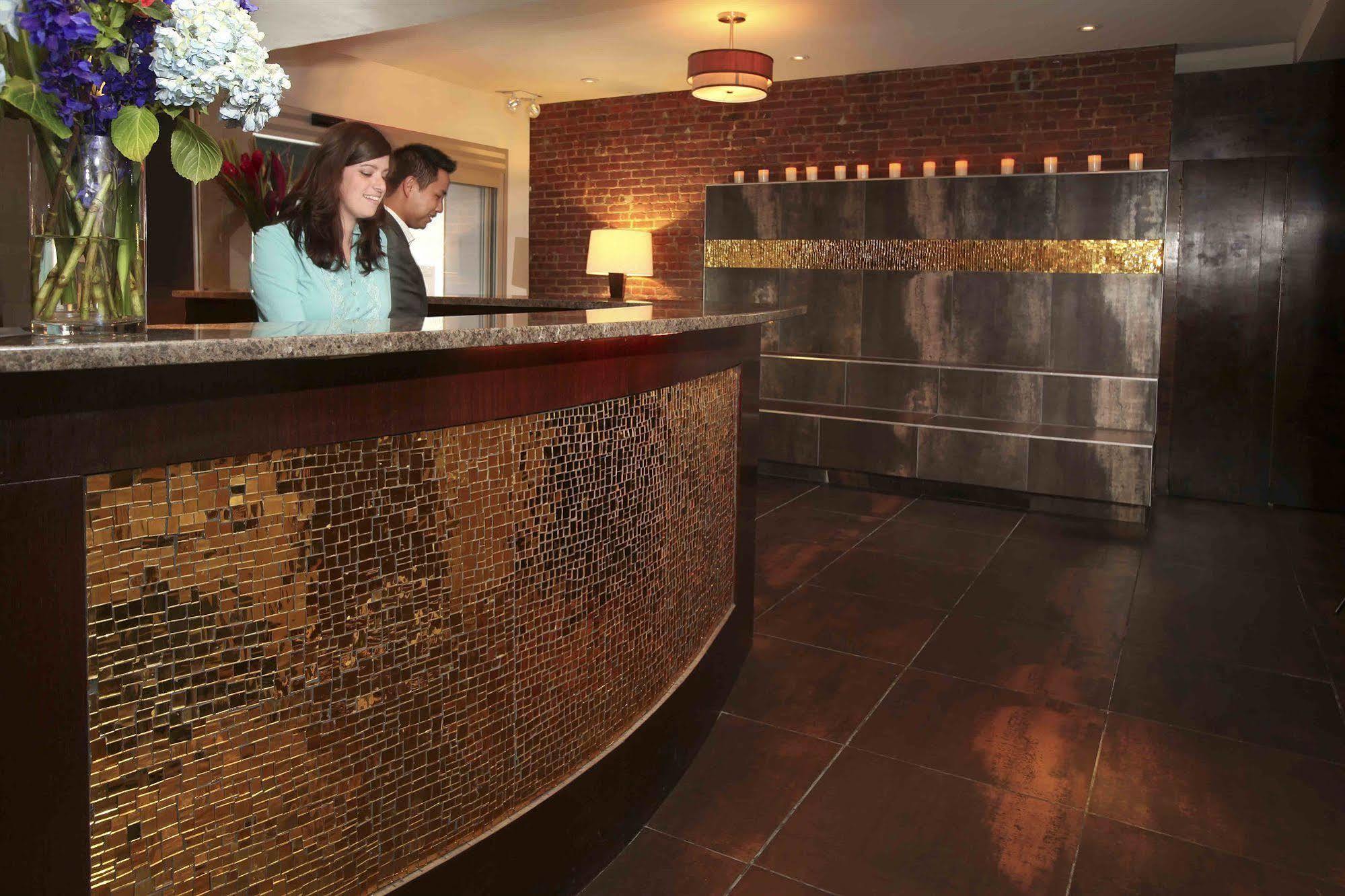 Auberge de jeunesse Broadway & *